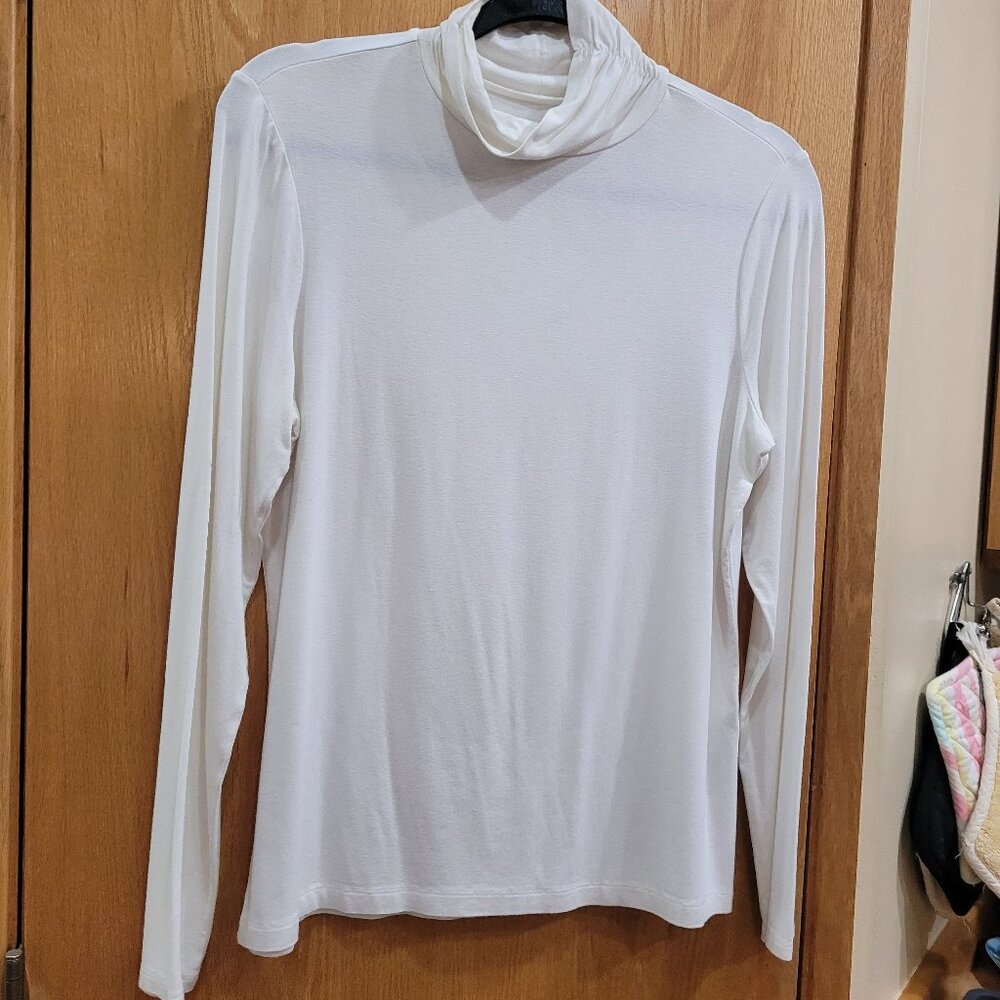 Chico's Ivory Ruched T-Neck Long Sleeve Rayon Top Chico's Size 1 = Medium - Picture 7 of 7